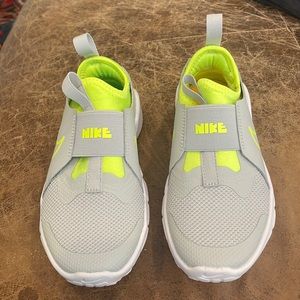 New in box Nike flex runner 2 size 12t